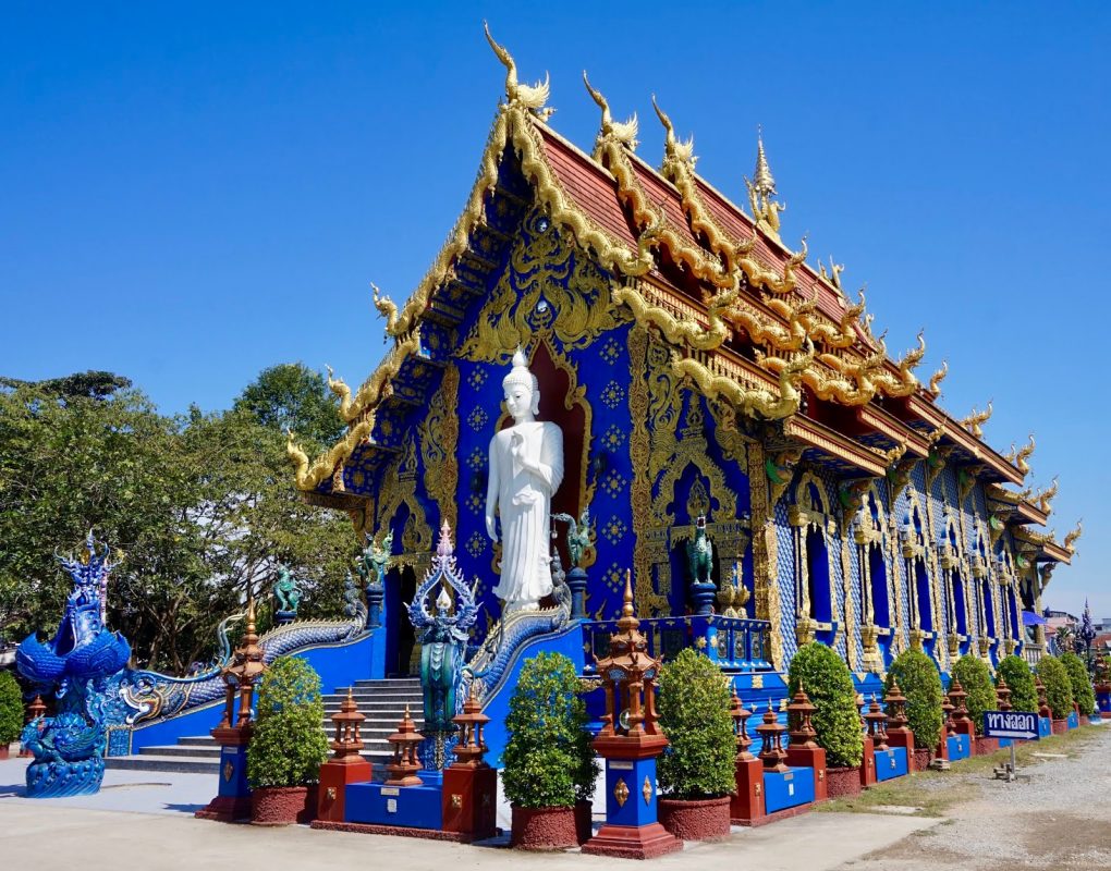 2 ngôi chùa đặc sắc tại Chiangmai, Chiangrai Thái Lan - Wat Rong Suea Ten (1)