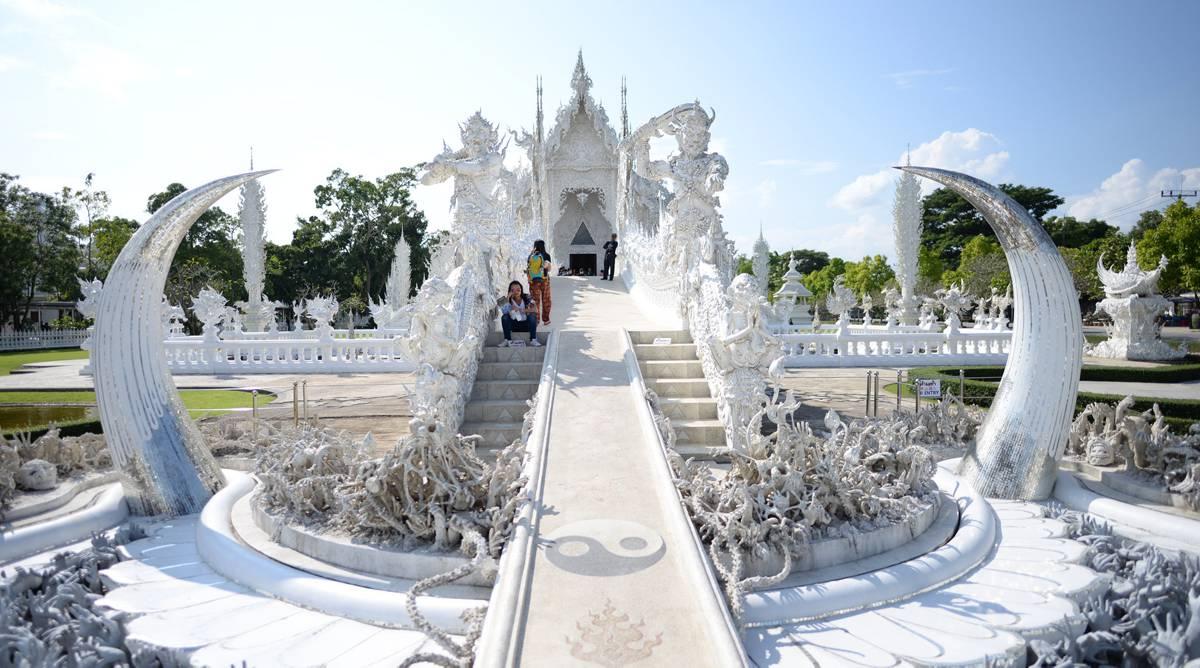 2 ngôi chùa đặc sắc tại Chiangmai, Chiangrai Thái Lan - Wat-rong-khun 4
